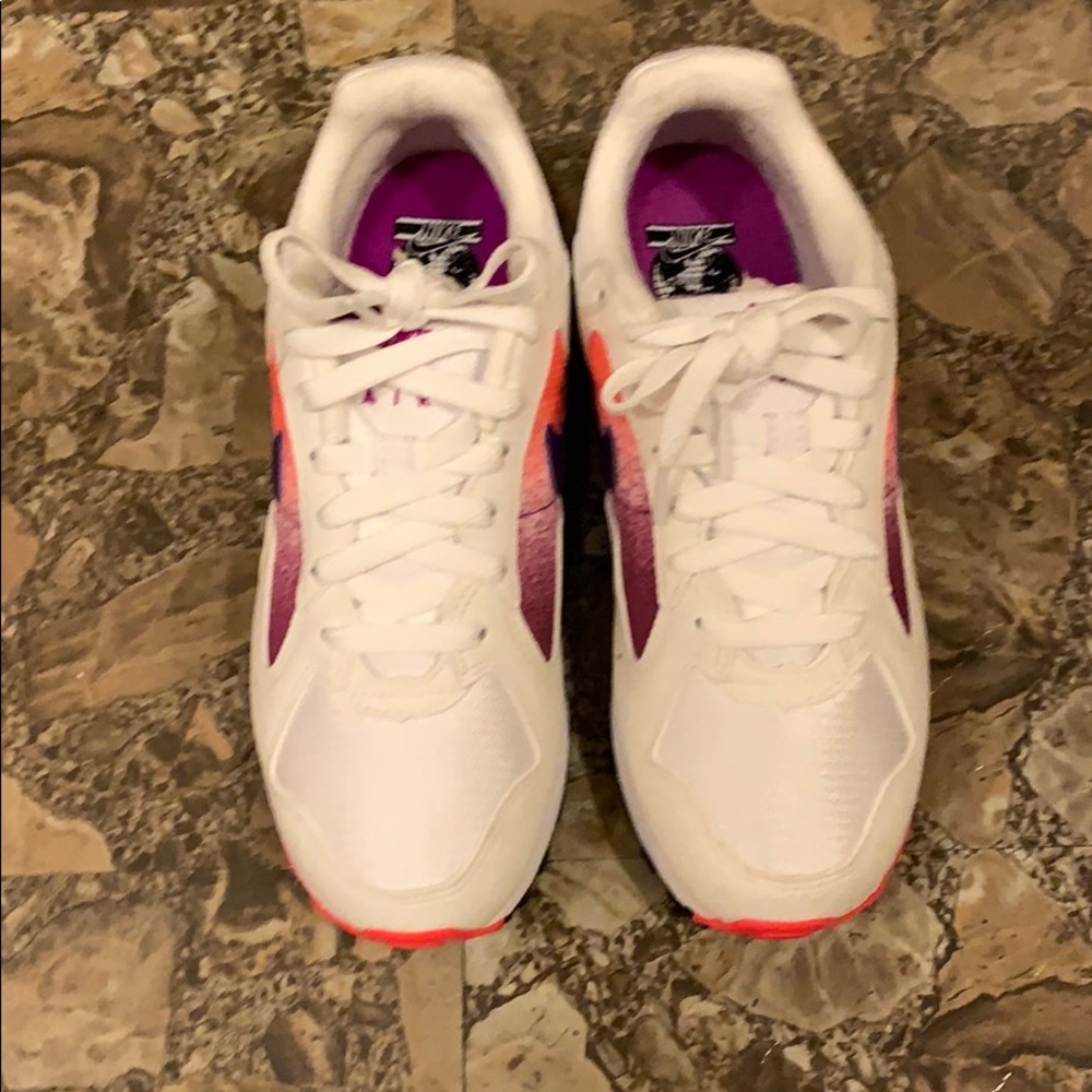 Nike Air Skylon 2 size 7 women